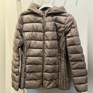 Women Lightweight Puffer Jacket with a Packing Bag